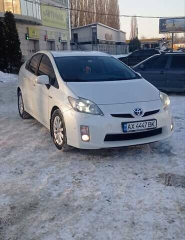 Белый Тойота Приус, объемом двигателя 1.8 л и пробегом 270 тыс. км за 10850 $, фото 1 на Automoto.ua