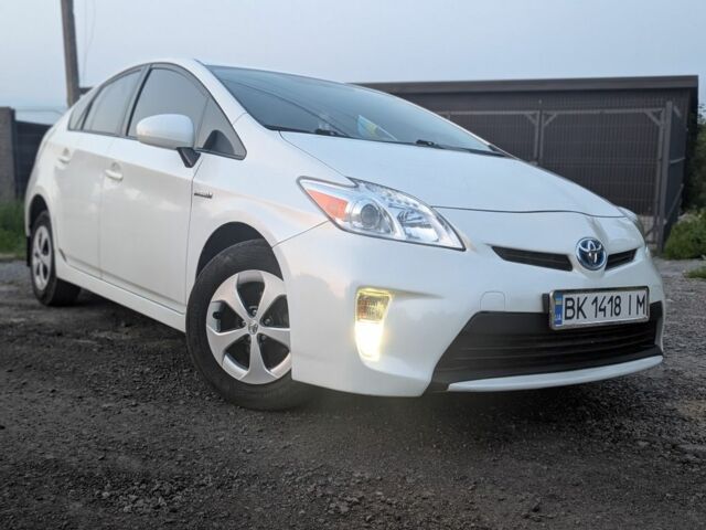 Белый Тойота Приус, объемом двигателя 1.8 л и пробегом 255 тыс. км за 11500 $, фото 1 на Automoto.ua