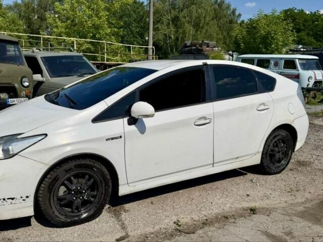 Белый Тойота Приус, объемом двигателя 0 л и пробегом 350 тыс. км за 2150 $, фото 1 на Automoto.ua