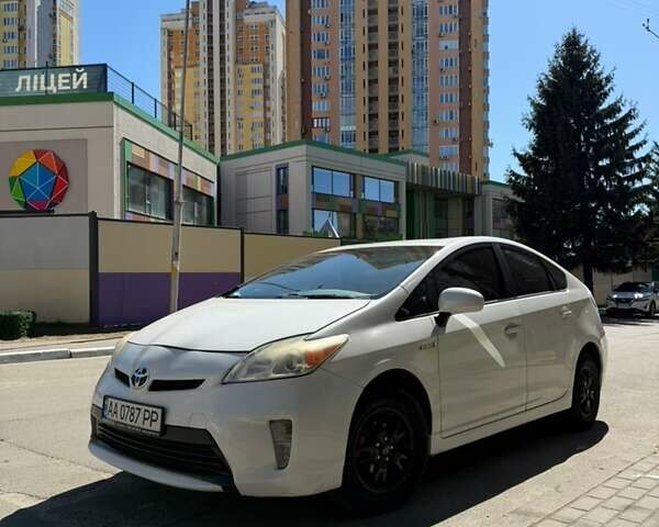Белый Тойота Приус, объемом двигателя 1.8 л и пробегом 263 тыс. км за 10900 $, фото 1 на Automoto.ua