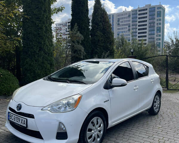Білий Тойота Пріус, об'ємом двигуна 1.5 л та пробігом 181 тис. км за 8799 $, фото 1 на Automoto.ua