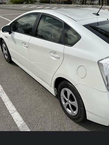 Белый Тойота Приус, объемом двигателя 1.8 л и пробегом 175 тыс. км за 11700 $, фото 1 на Automoto.ua