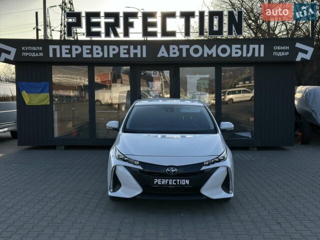 Белый Тойота Приус, объемом двигателя 1.8 л и пробегом 180 тыс. км за 15900 $, фото 1 на Automoto.ua