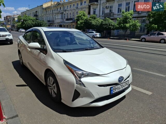 Белый Тойота Приус, объемом двигателя 1.8 л и пробегом 156 тыс. км за 16100 $, фото 1 на Automoto.ua