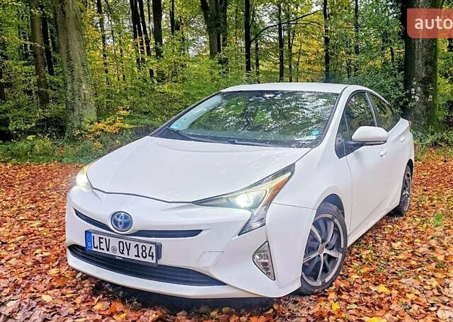 Белый Тойота Приус, объемом двигателя 1.8 л и пробегом 365 тыс. км за 11000 $, фото 1 на Automoto.ua