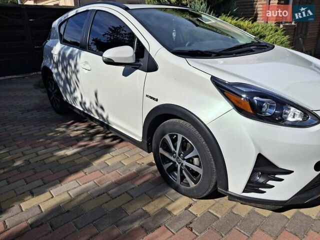 Білий Тойота Пріус, об'ємом двигуна 1.5 л та пробігом 126 тис. км за 13850 $, фото 1 на Automoto.ua