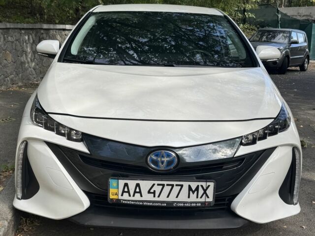 Белый Тойота Приус, объемом двигателя 1.8 л и пробегом 90 тыс. км за 20999 $, фото 1 на Automoto.ua