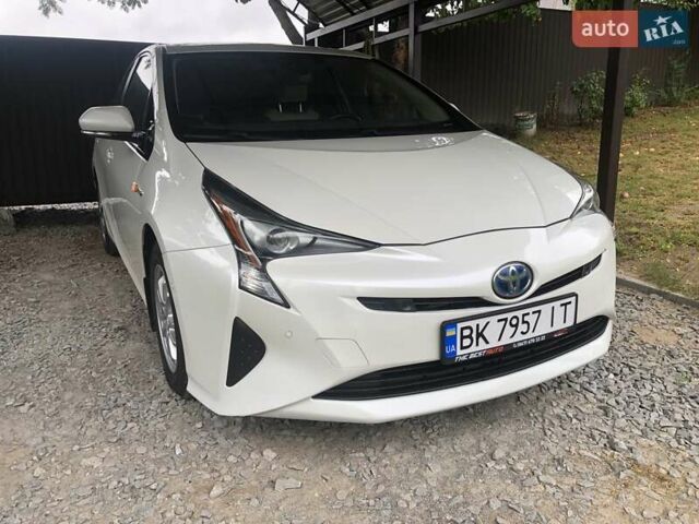 Белый Тойота Приус, объемом двигателя 1.8 л и пробегом 128 тыс. км за 18400 $, фото 1 на Automoto.ua