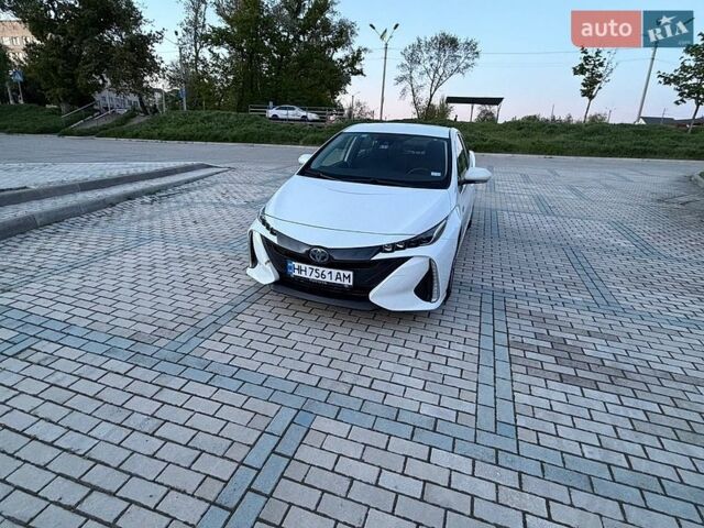 Белый Тойота Приус, объемом двигателя 1.8 л и пробегом 205 тыс. км за 22000 $, фото 1 на Automoto.ua