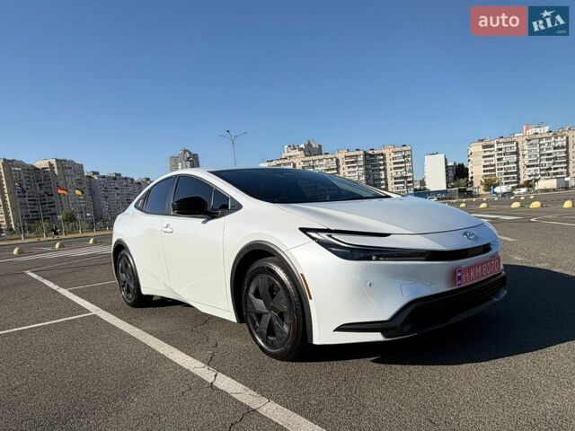 Белый Тойота Приус, объемом двигателя 2 л и пробегом 73 тыс. км за 26500 $, фото 1 на Automoto.ua