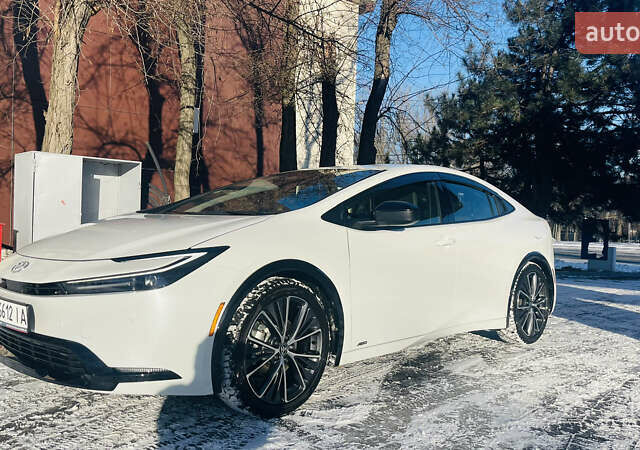 Белый Тойота Приус, объемом двигателя 1.99 л и пробегом 63 тыс. км за 27999 $, фото 1 на Automoto.ua