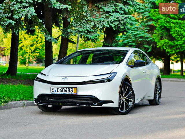 Белый Тойота Приус, объемом двигателя 2 л и пробегом 57 тыс. км за 31500 $, фото 1 на Automoto.ua
