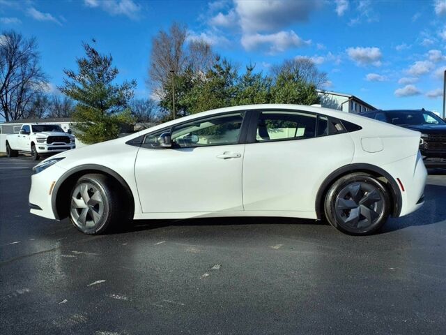 Белый Тойота Приус, объемом двигателя 2 л и пробегом 10 тыс. км за 12000 $, фото 1 на Automoto.ua