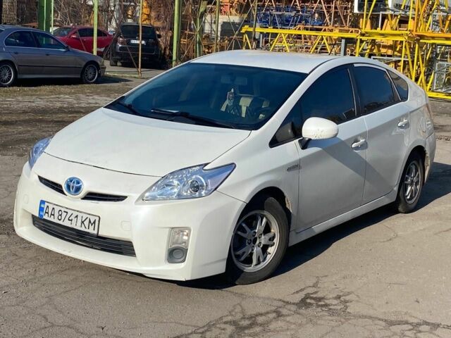 Белый Тойота Приус, объемом двигателя 1.8 л и пробегом 270 тыс. км за 7999 $, фото 1 на Automoto.ua
