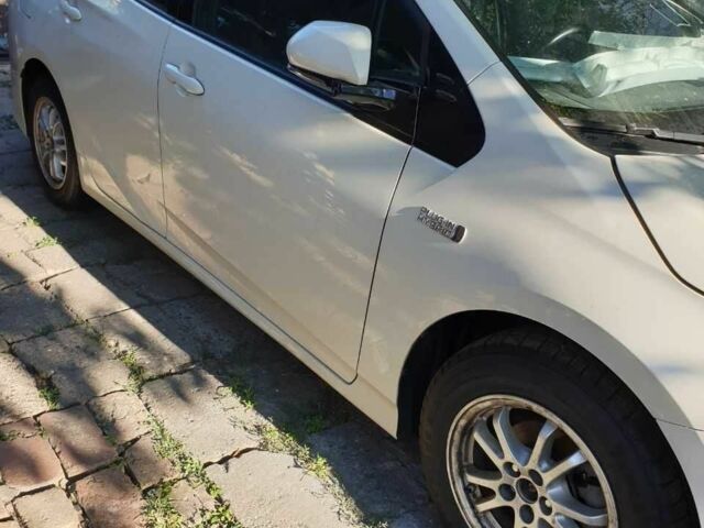 Белый Тойота Приус, объемом двигателя 0 л и пробегом 53 тыс. км за 6300 $, фото 1 на Automoto.ua