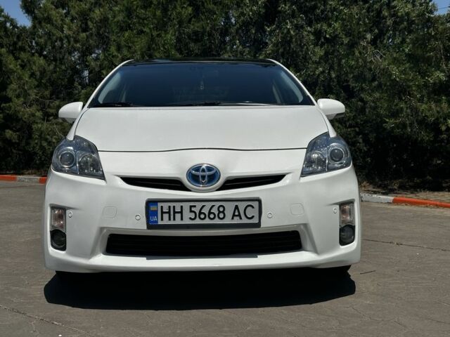 Белый Тойота Приус, объемом двигателя 1.8 л и пробегом 310 тыс. км за 8900 $, фото 1 на Automoto.ua