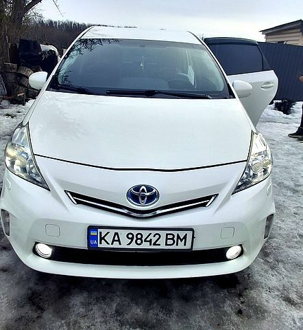 Белый Тойота Приус, объемом двигателя 1.8 л и пробегом 230 тыс. км за 11800 $, фото 1 на Automoto.ua