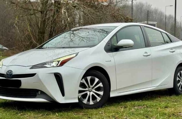 Белый Тойота Приус, объемом двигателя 1.8 л и пробегом 94 тыс. км за 16000 $, фото 1 на Automoto.ua