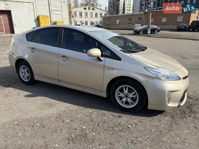 Тойота Приус 2011 в Киеве на Automoto.ua Бежевый Тойота Приус, объемом двигателя 1.8 л и пробегом 336 тыс. км за 9200 $, фото 1 на Automoto.ua