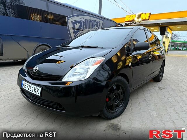 Черный Тойота Приус, объемом двигателя 1.5 л и пробегом 300 тыс. км за 7000 $, фото 1 на Automoto.ua