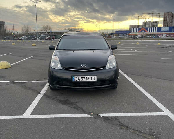 Черный Тойота Приус, объемом двигателя 1.5 л и пробегом 304 тыс. км за 5900 $, фото 1 на Automoto.ua