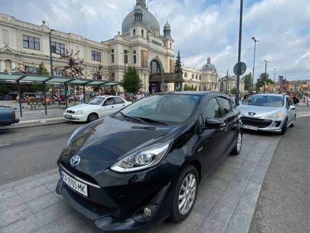 Черный Тойота Приус, объемом двигателя 1.5 л и пробегом 150 тыс. км за 12000 $, фото 1 на Automoto.ua