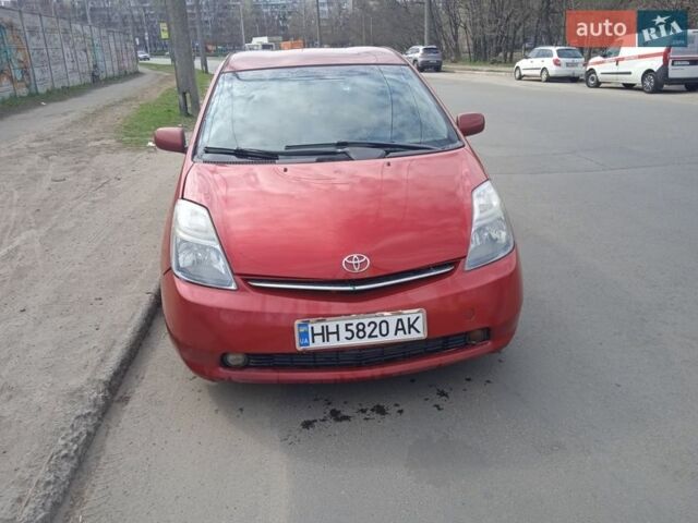 Красный Тойота Приус, объемом двигателя 1.5 л и пробегом 214 тыс. км за 4699 $, фото 1 на Automoto.ua