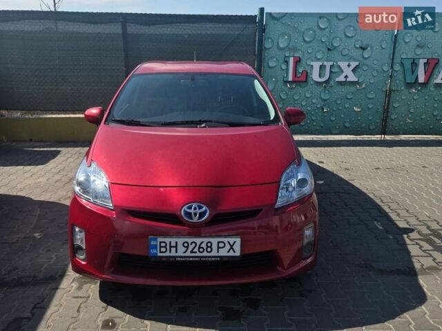 Красный Тойота Приус, объемом двигателя 1.8 л и пробегом 300 тыс. км за 8300 $, фото 1 на Automoto.ua