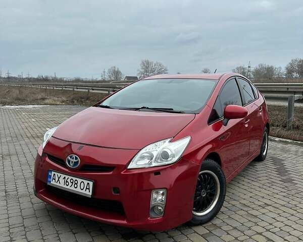 Красный Тойота Приус, объемом двигателя 1.8 л и пробегом 238 тыс. км за 6989 $, фото 1 на Automoto.ua