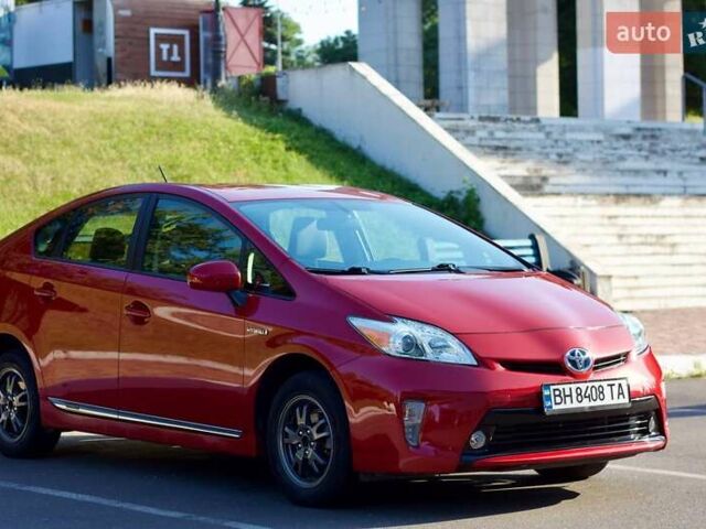 Красный Тойота Приус, объемом двигателя 1.8 л и пробегом 176 тыс. км за 10800 $, фото 1 на Automoto.ua