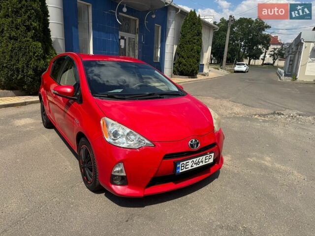 Красный Тойота Приус, объемом двигателя 1.5 л и пробегом 230 тыс. км за 7700 $, фото 1 на Automoto.ua