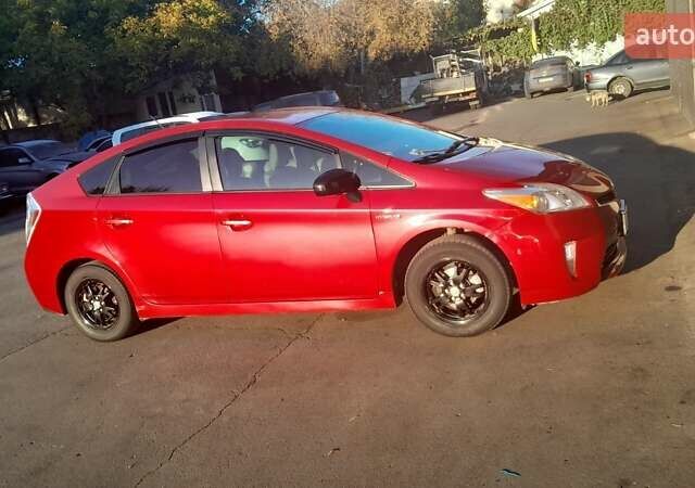 Красный Тойота Приус, объемом двигателя 1.8 л и пробегом 200 тыс. км за 10500 $, фото 1 на Automoto.ua