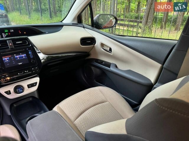Красный Тойота Приус, объемом двигателя 1.8 л и пробегом 111 тыс. км за 15500 $, фото 1 на Automoto.ua