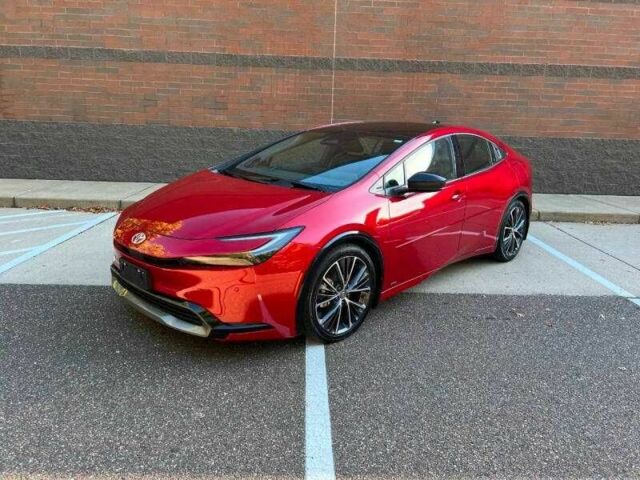 Красный Тойота Приус, объемом двигателя 2 л и пробегом 10 тыс. км за 12000 $, фото 1 на Automoto.ua