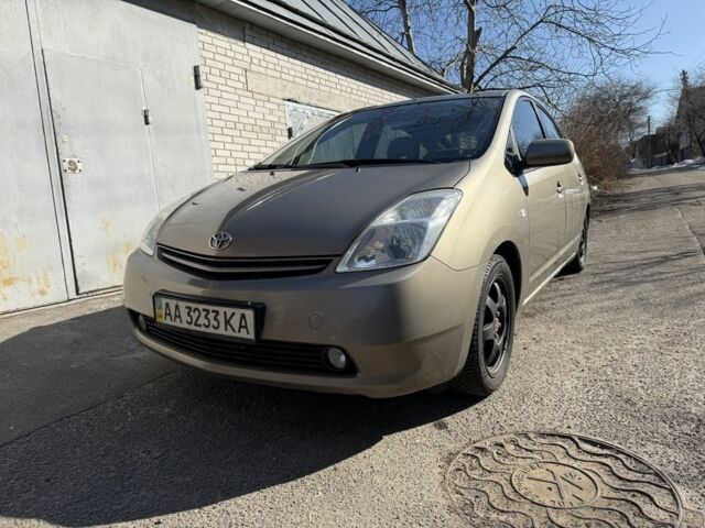Серый Тойота Приус, объемом двигателя 1.5 л и пробегом 273 тыс. км за 6900 $, фото 1 на Automoto.ua