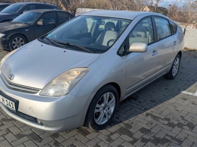 Серый Тойота Приус, объемом двигателя 1.5 л и пробегом 241 тыс. км за 2450 $, фото 1 на Automoto.ua