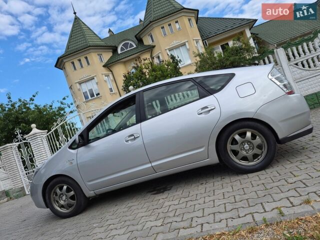 Серый Тойота Приус, объемом двигателя 1.5 л и пробегом 425 тыс. км за 5300 $, фото 1 на Automoto.ua