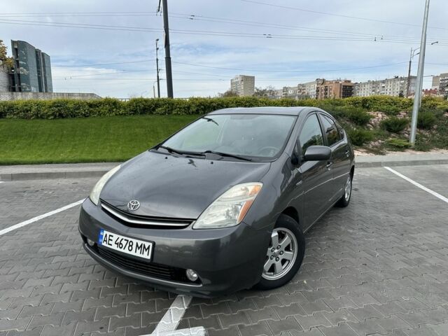 Серый Тойота Приус, объемом двигателя 1.5 л и пробегом 172 тыс. км за 5850 $, фото 1 на Automoto.ua