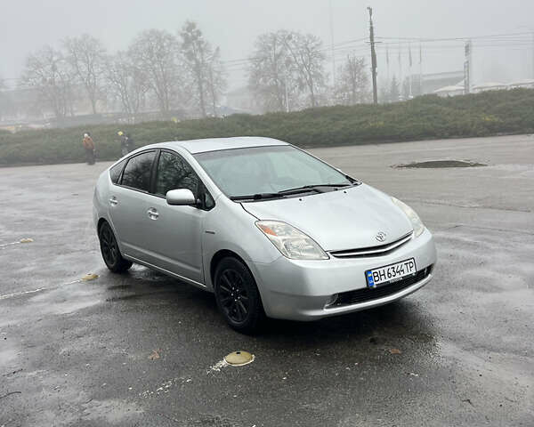 Серый Тойота Приус, объемом двигателя 1.5 л и пробегом 275 тыс. км за 5870 $, фото 1 на Automoto.ua