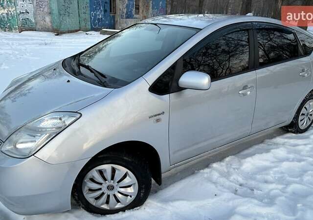 Серый Тойота Приус, объемом двигателя 1.5 л и пробегом 250 тыс. км за 7999 $, фото 1 на Automoto.ua