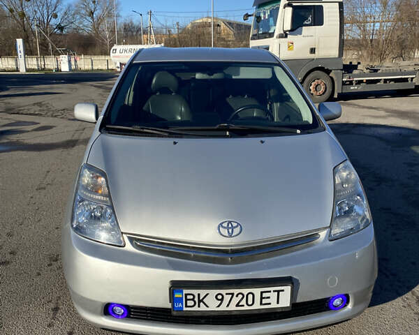 Серый Тойота Приус, объемом двигателя 1.5 л и пробегом 365 тыс. км за 6200 $, фото 1 на Automoto.ua