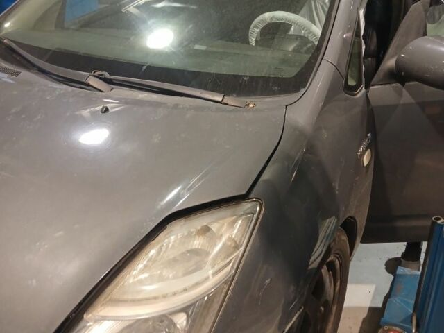 Серый Тойота Приус, объемом двигателя 4 л и пробегом 300 тыс. км за 4200 $, фото 1 на Automoto.ua