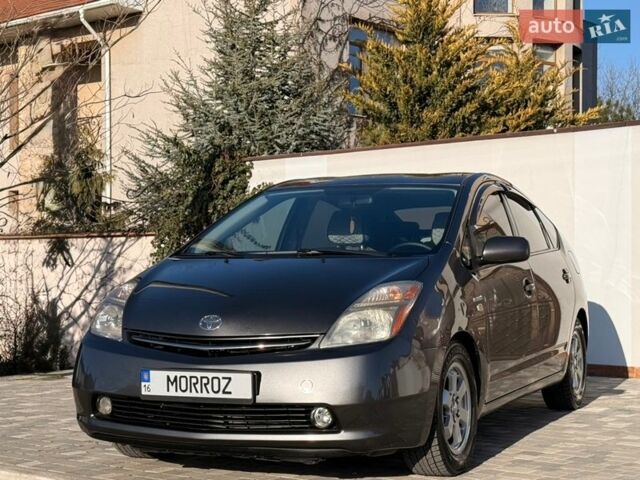 Серый Тойота Приус, объемом двигателя 1.5 л и пробегом 321 тыс. км за 6500 $, фото 1 на Automoto.ua