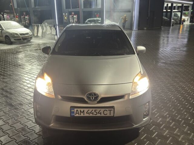 Серый Тойота Приус, объемом двигателя 1.8 л и пробегом 300 тыс. км за 10000 $, фото 1 на Automoto.ua