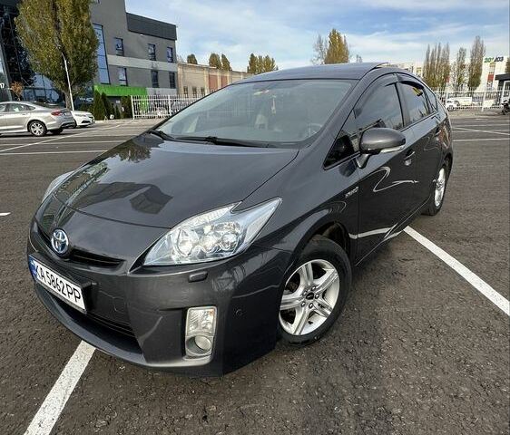 Серый Тойота Приус, объемом двигателя 1.8 л и пробегом 373 тыс. км за 11500 $, фото 1 на Automoto.ua