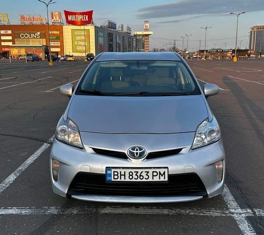 Серый Тойота Приус, объемом двигателя 1.8 л и пробегом 240 тыс. км за 10500 $, фото 1 на Automoto.ua