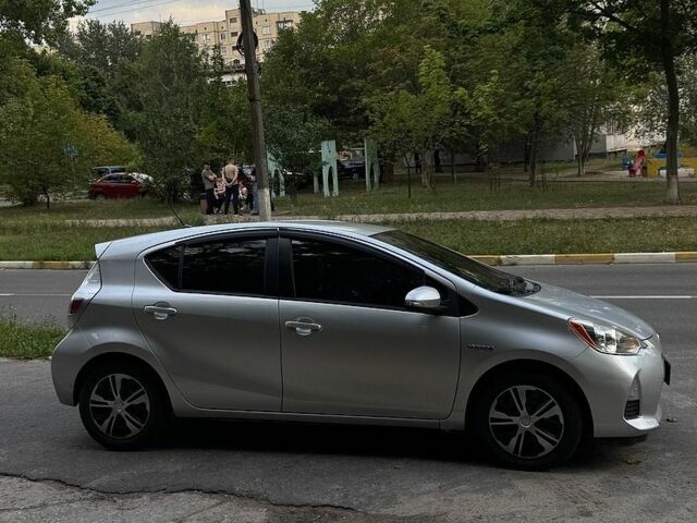 Серый Тойота Приус, объемом двигателя 1.5 л и пробегом 133 тыс. км за 11100 $, фото 1 на Automoto.ua