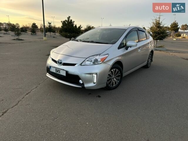 Серый Тойота Приус, объемом двигателя 1.8 л и пробегом 173 тыс. км за 14000 $, фото 1 на Automoto.ua
