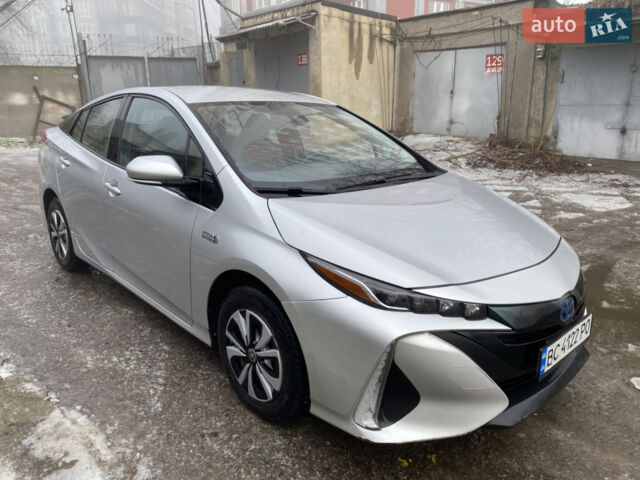 Серый Тойота Приус, объемом двигателя 1.8 л и пробегом 206 тыс. км за 15800 $, фото 1 на Automoto.ua