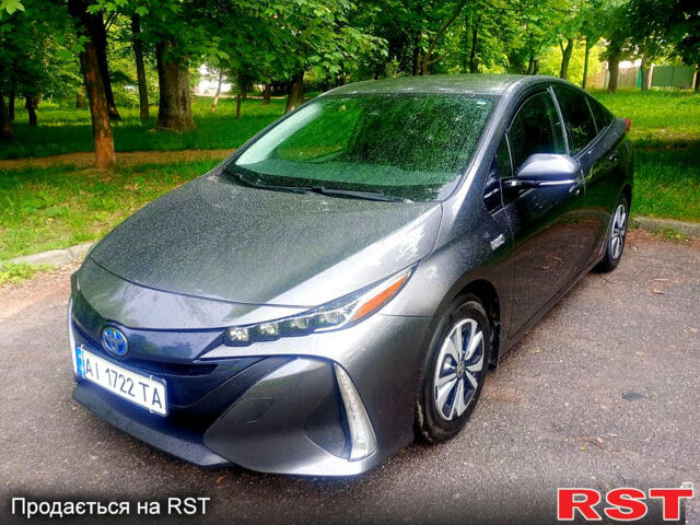 Серый Тойота Приус, объемом двигателя 1.8 л и пробегом 105 тыс. км за 17777 $, фото 1 на Automoto.ua